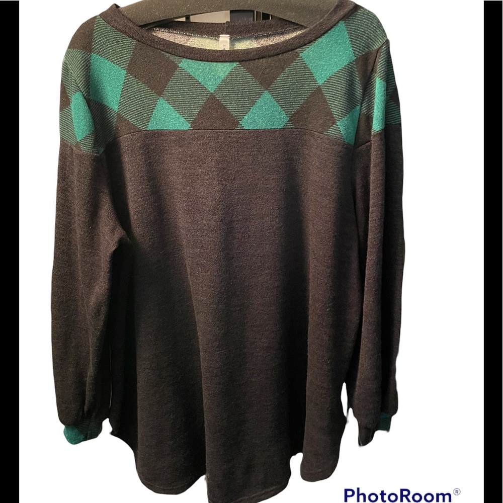 Emerald Tunic lightweight sweater, size 2X. Green Buffalo Plaid accents.
